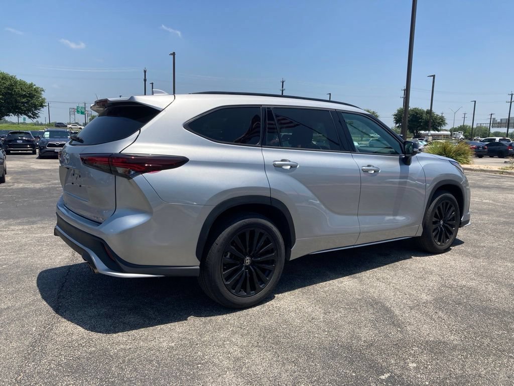 Used 2025 Toyota Highlander XSE AWD/4WD image 5