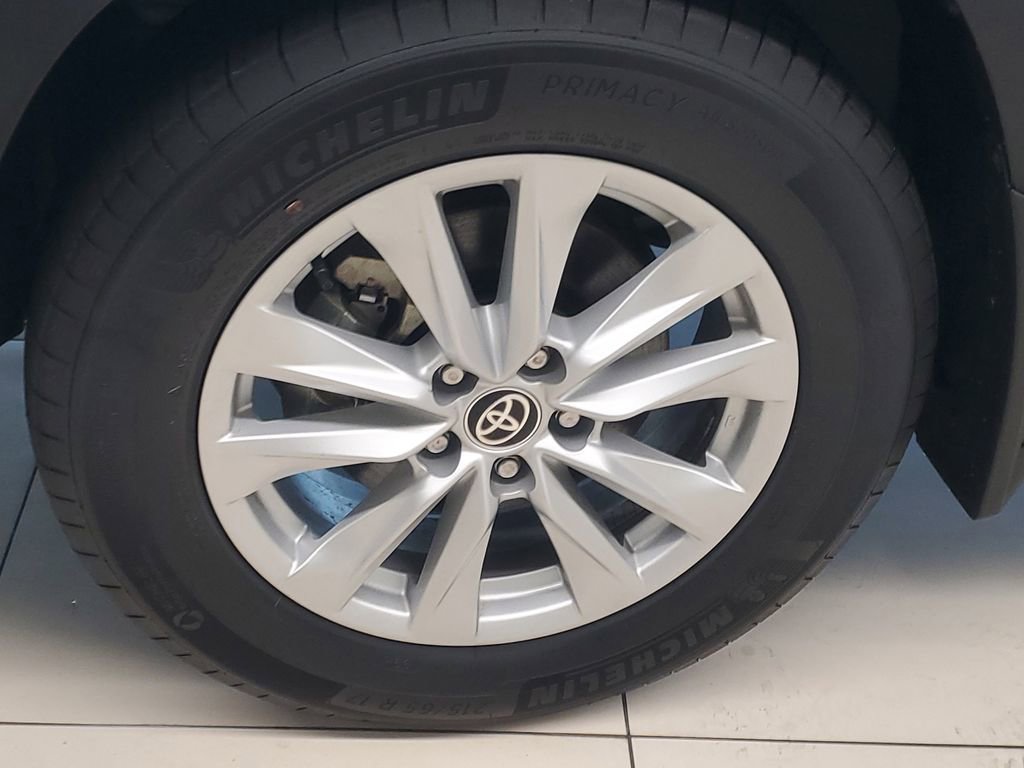 Certified 2024 Toyota Corolla Cross LE image 4