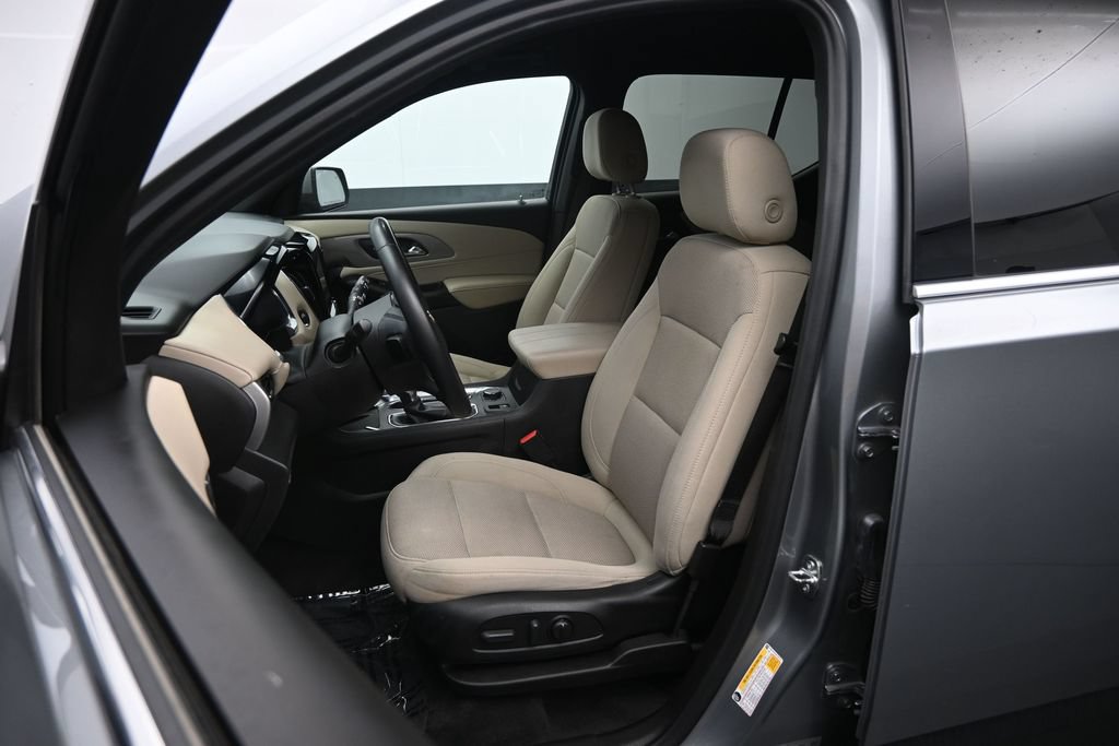 Used 2023 Chevrolet Traverse LT w/ LPO, Cargo Package AWD/4WD image 21