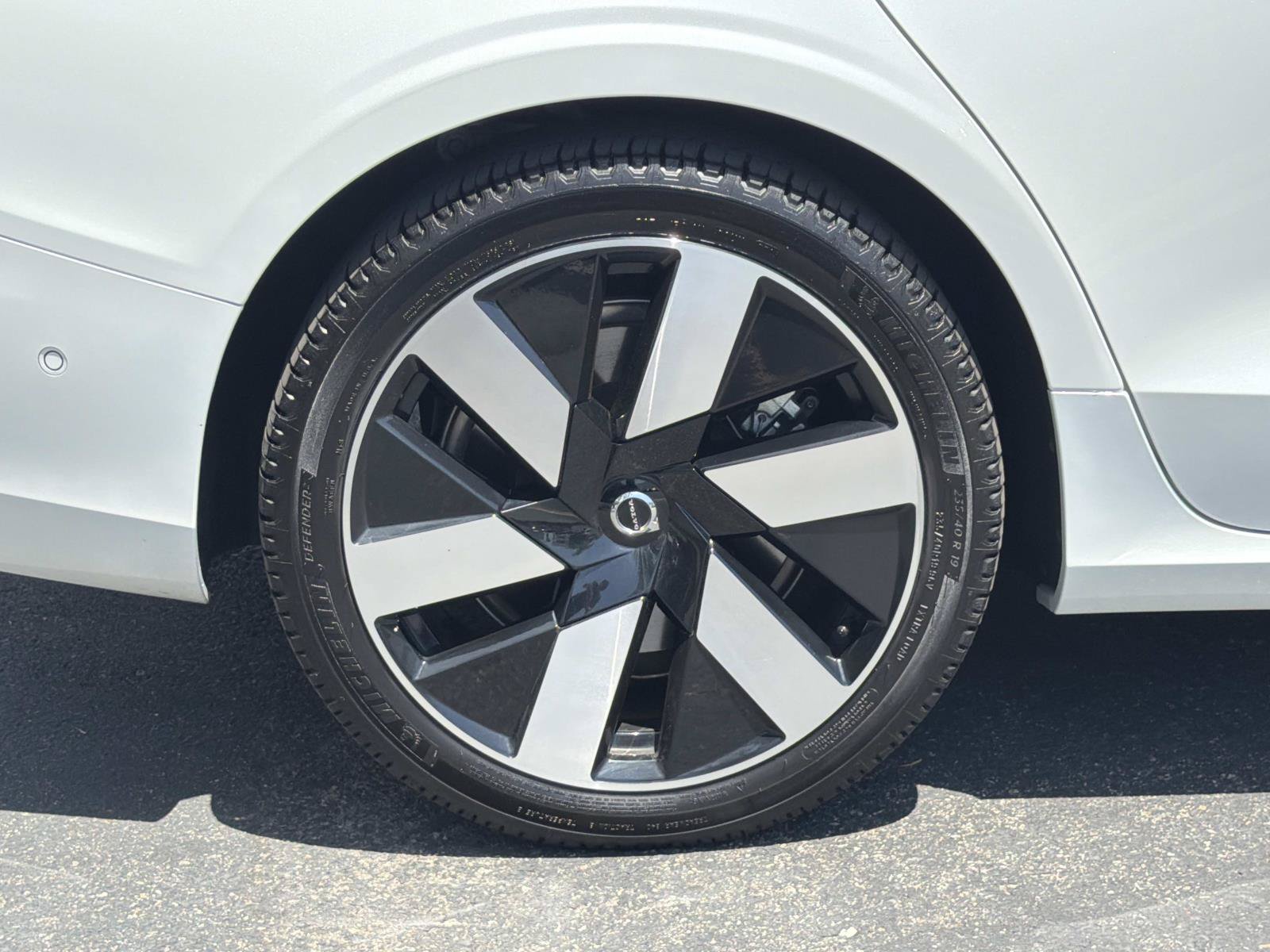 Certified 2024 Volvo S60 T8 Plus AWD/4WD image 27