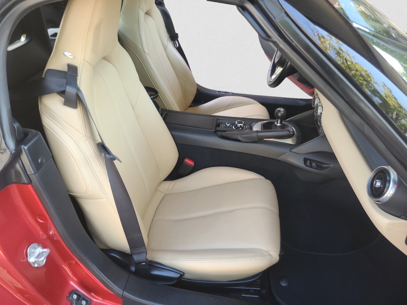 Used 2016 MAZDA MX-5 Miata Grand Touring RWD image 19