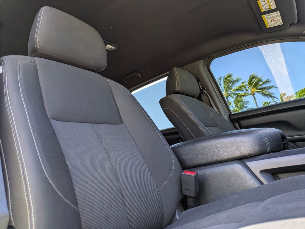 Used 2019 Nissan Titan SV w/ SV Convenience Package AWD/4WD image 14