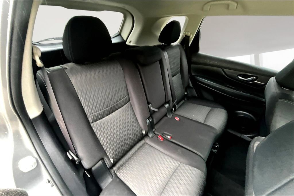 Used 2020 Nissan Rogue SV image 24