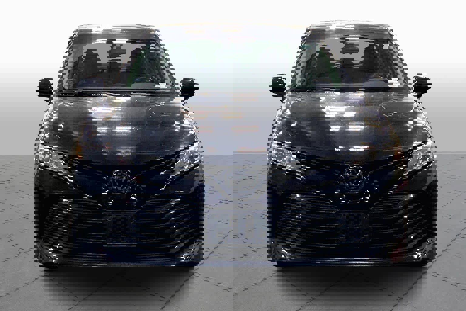 Used 2019 Toyota Camry LE image 3