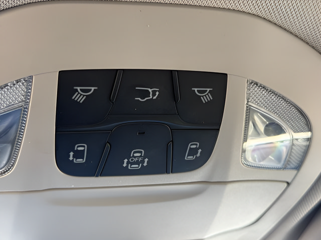 Used 2024 Chrysler Pacifica Touring-L FWD image 16