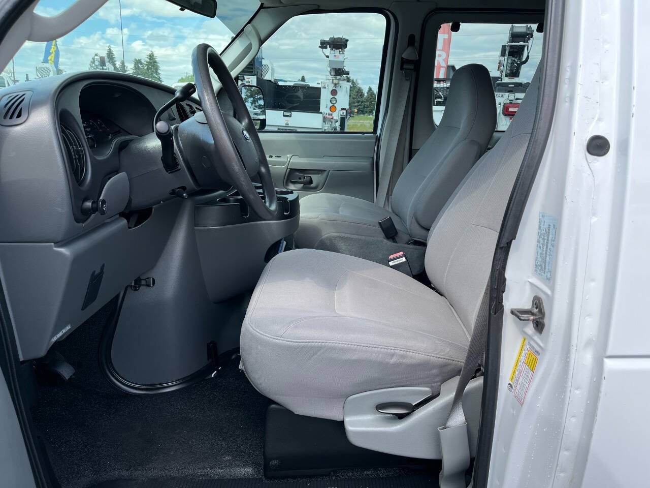 Used 2006 Ford E-350 and Econoline 350 XLT RWD image 10