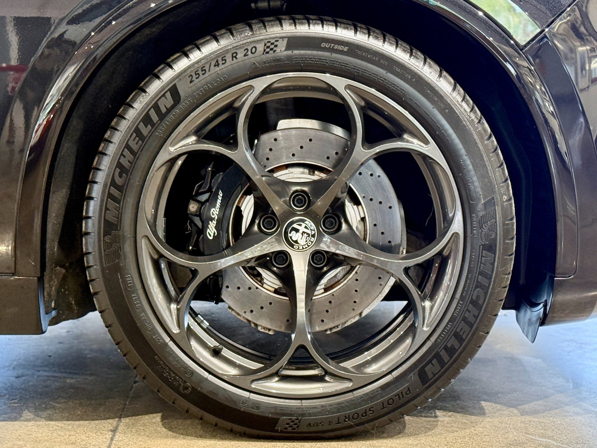 Used 2018 Alfa Romeo Stelvio Quadrifoglio w/ Driver Assist Dynamic Package AWD/4WD image 19