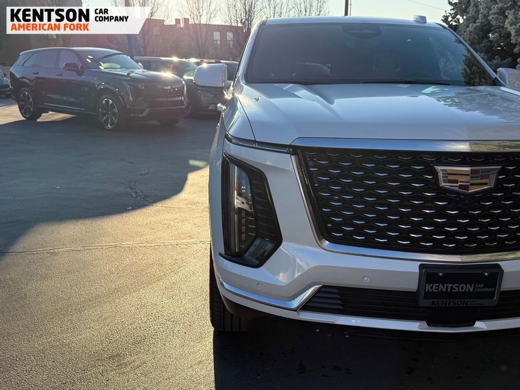 Used 2025 Cadillac Escalade Premium Luxury image 14