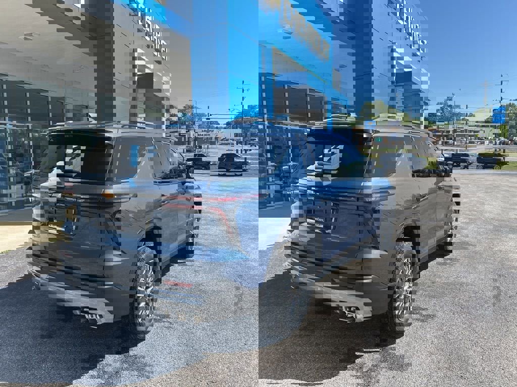 New 2026 Chevrolet Traverse LT FWD image 3