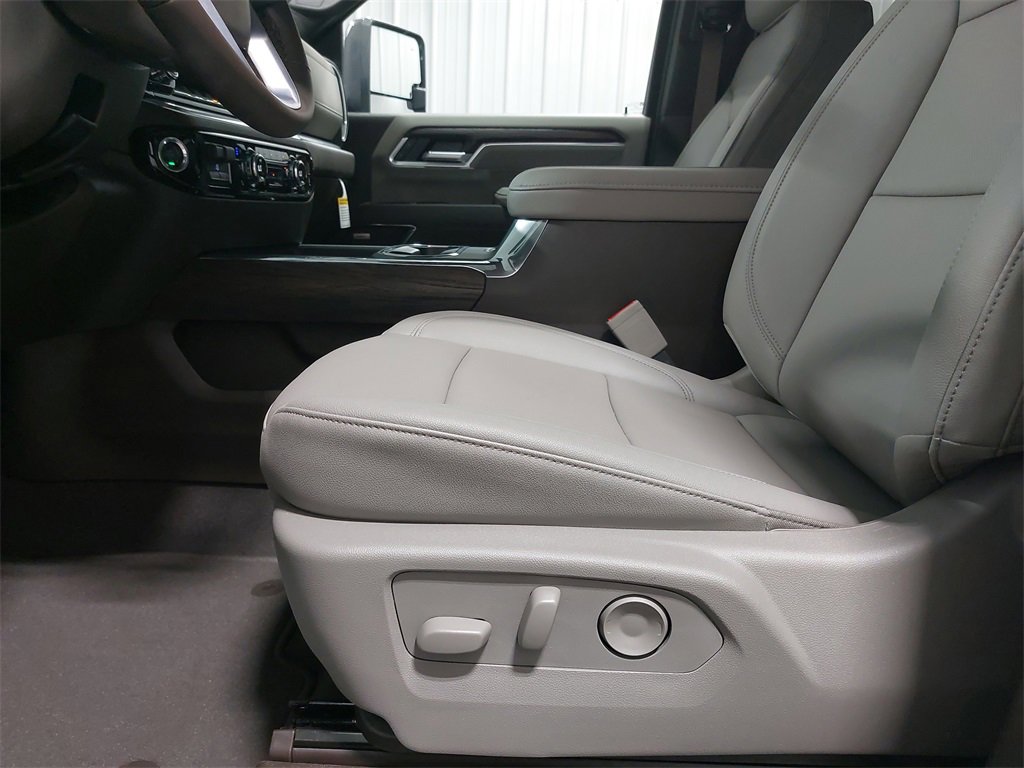 New 2026 GMC Sierra 3500 SLT w/ SLT Premium Package image 31
