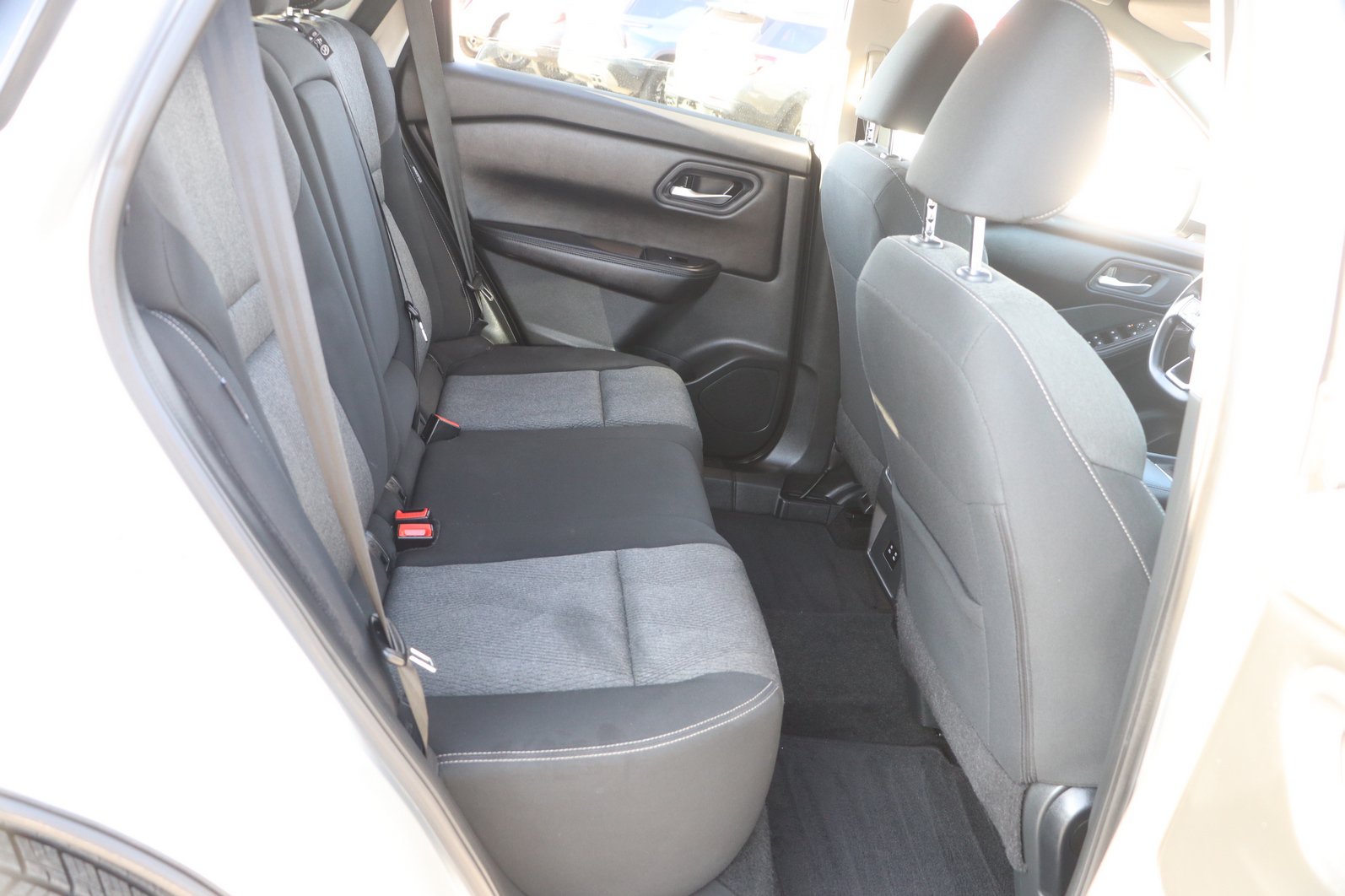 Used 2024 Nissan Rogue SV AWD/4WD image 29