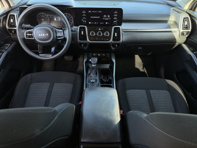 Used 2023 Kia Sorento LX FWD image 9