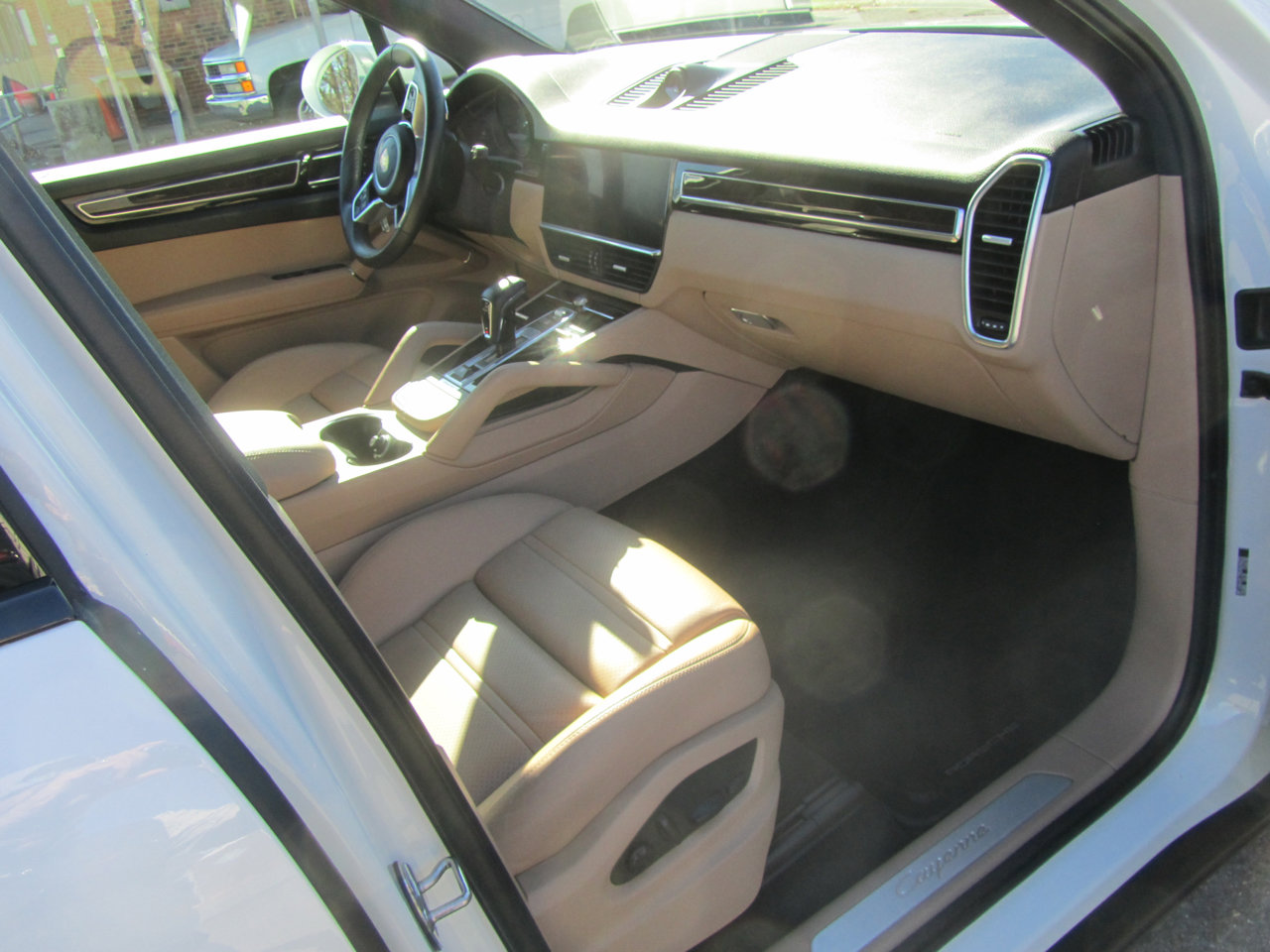 Used 2022 Porsche Cayenne image 21