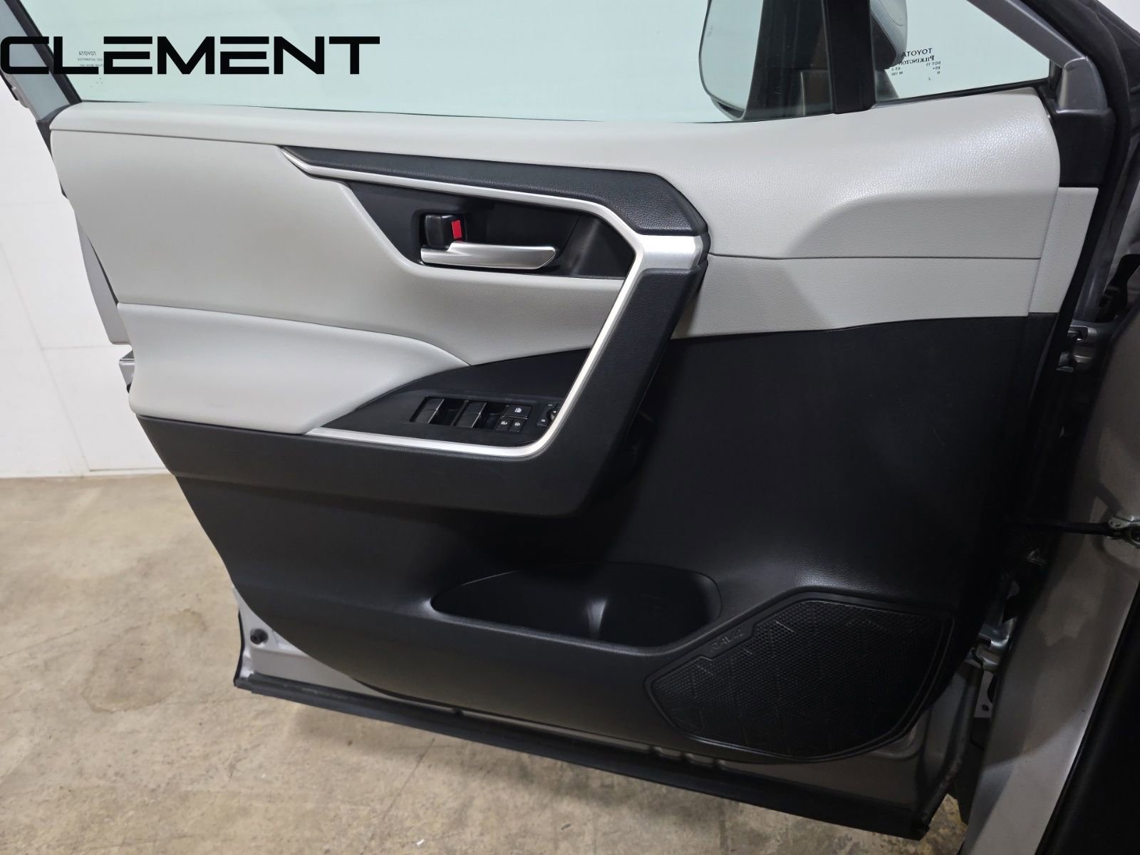 Used 2021 Toyota RAV4 XLE Premium image 29