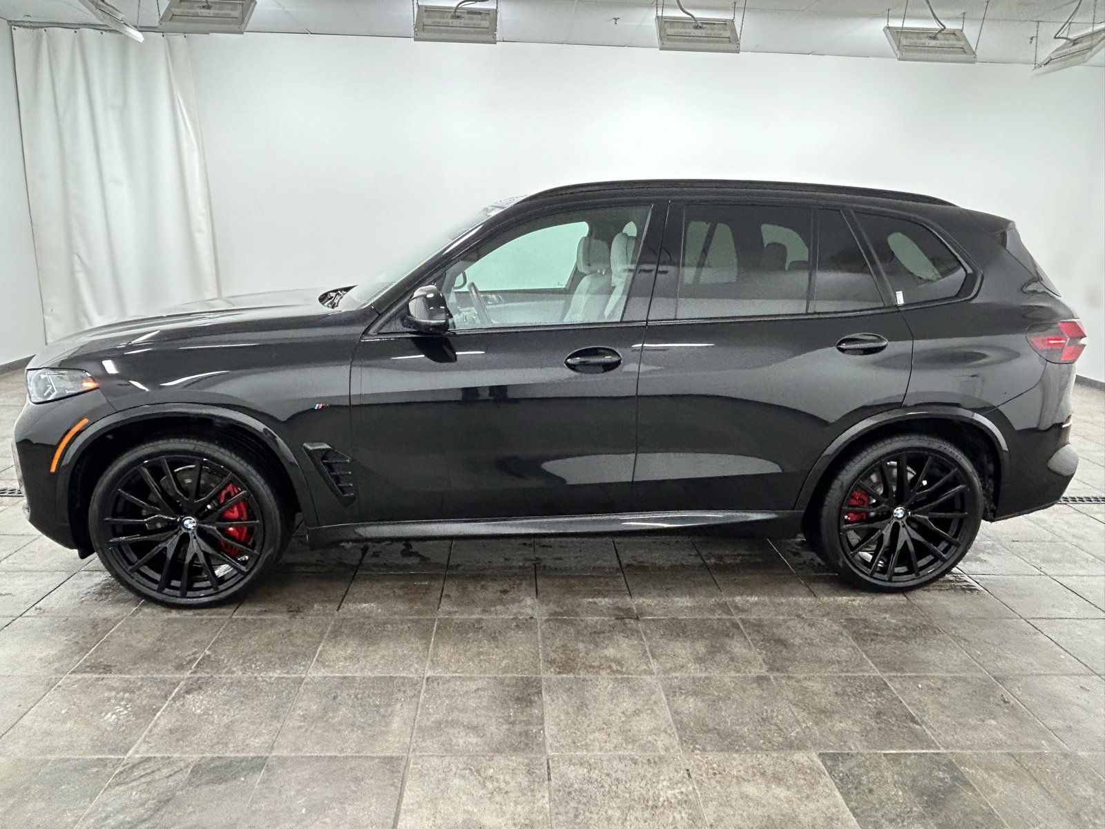 Used 2025 BMW X5 M60i image 2