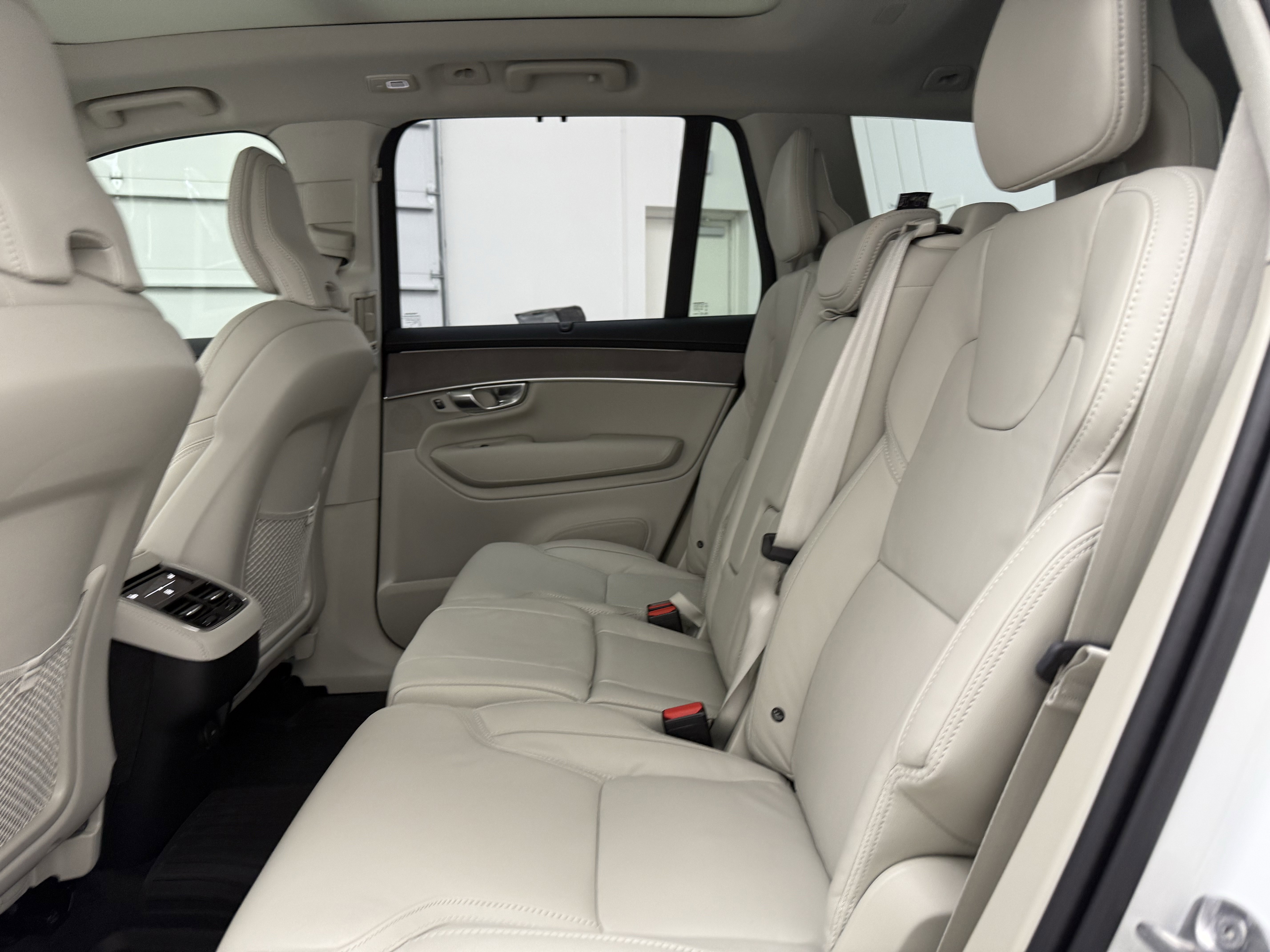 Used 2026 Volvo XC90 B6 Ultra w/ Protection Package image 26