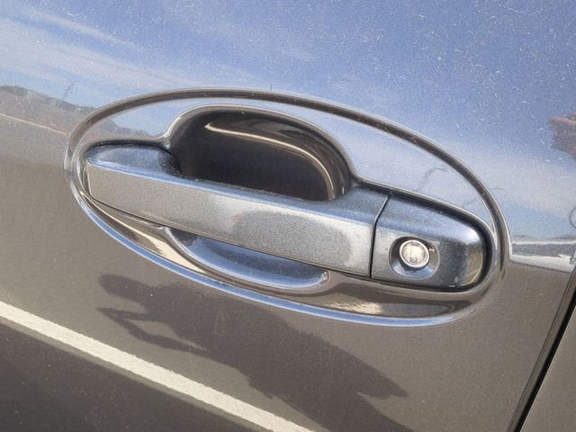 Used 2015 Toyota Yaris L image 10