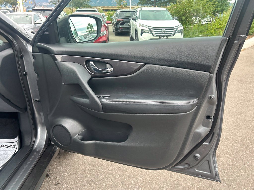 Used 2018 Nissan Rogue S AWD/4WD image 10
