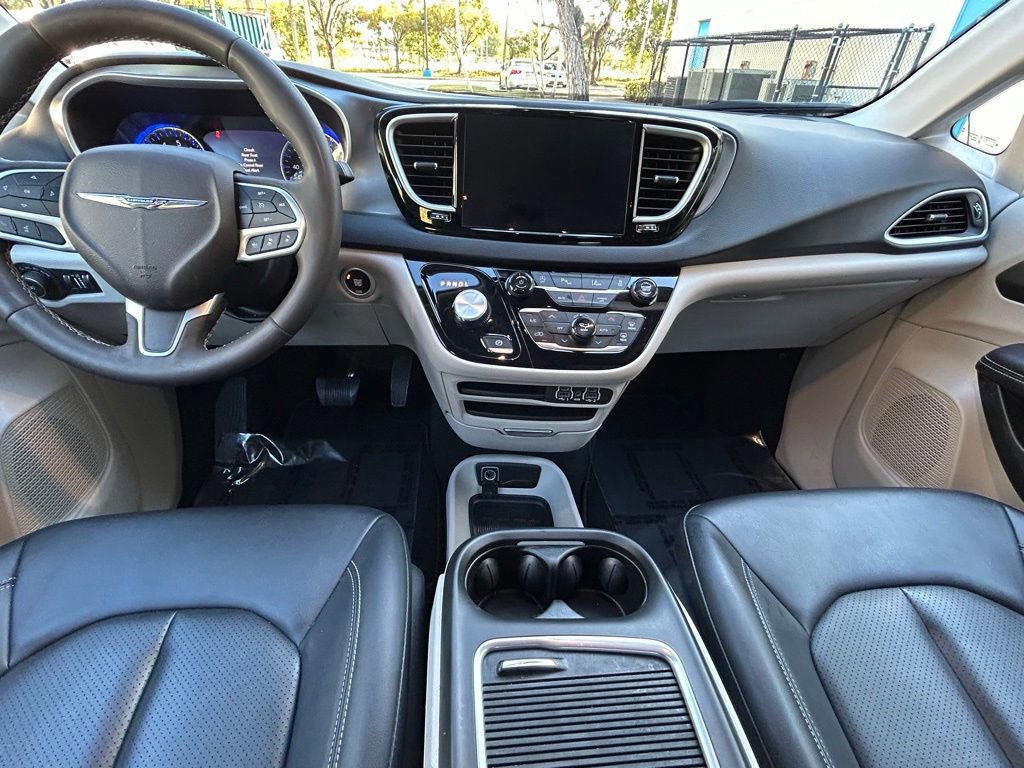 Certified 2024 Chrysler Pacifica Touring-L image 10