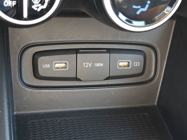 Certified 2022 Hyundai Venue Limited w/ Cargo Package image 16