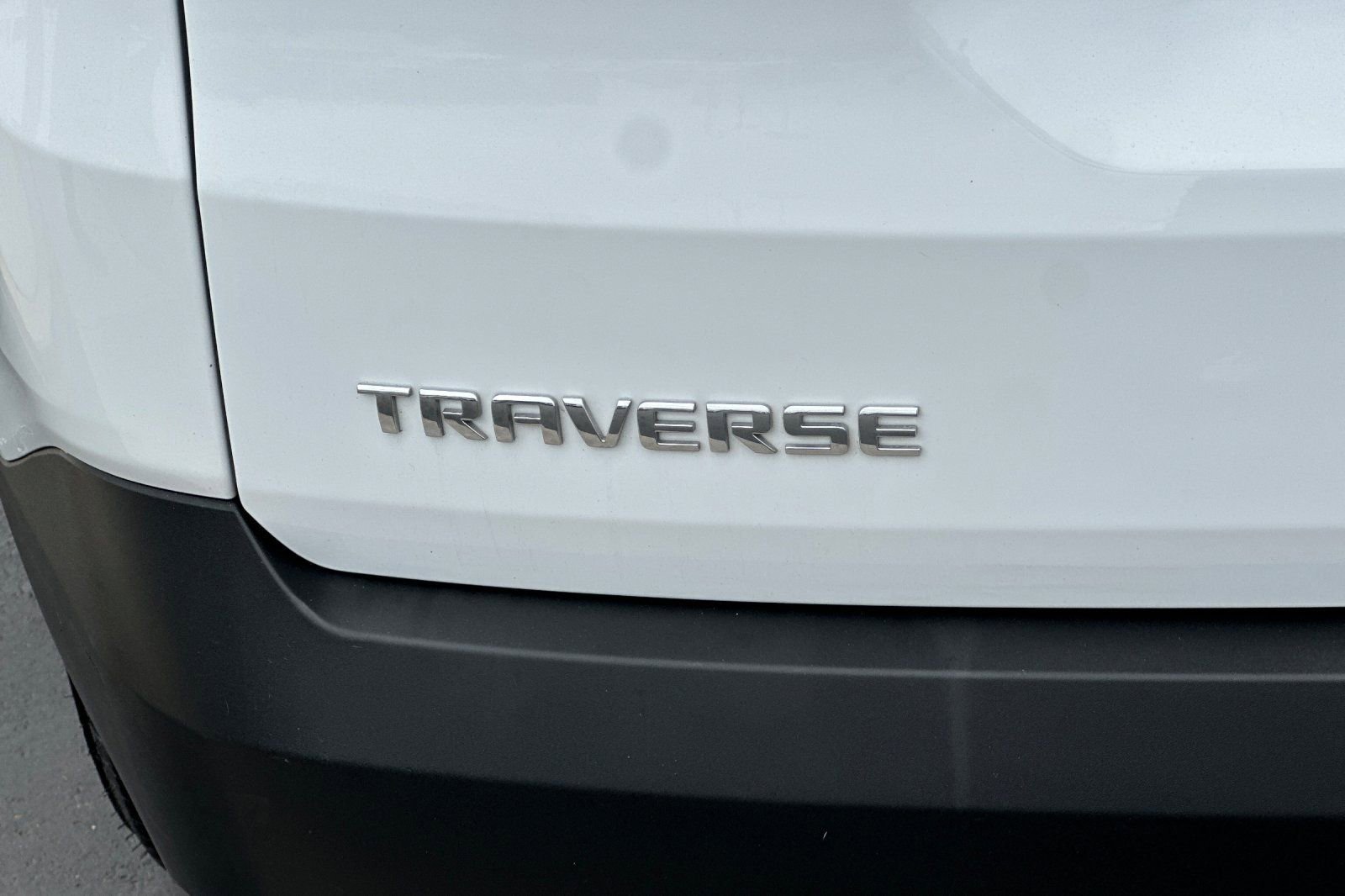 Used 2022 Chevrolet Traverse LS FWD image 27