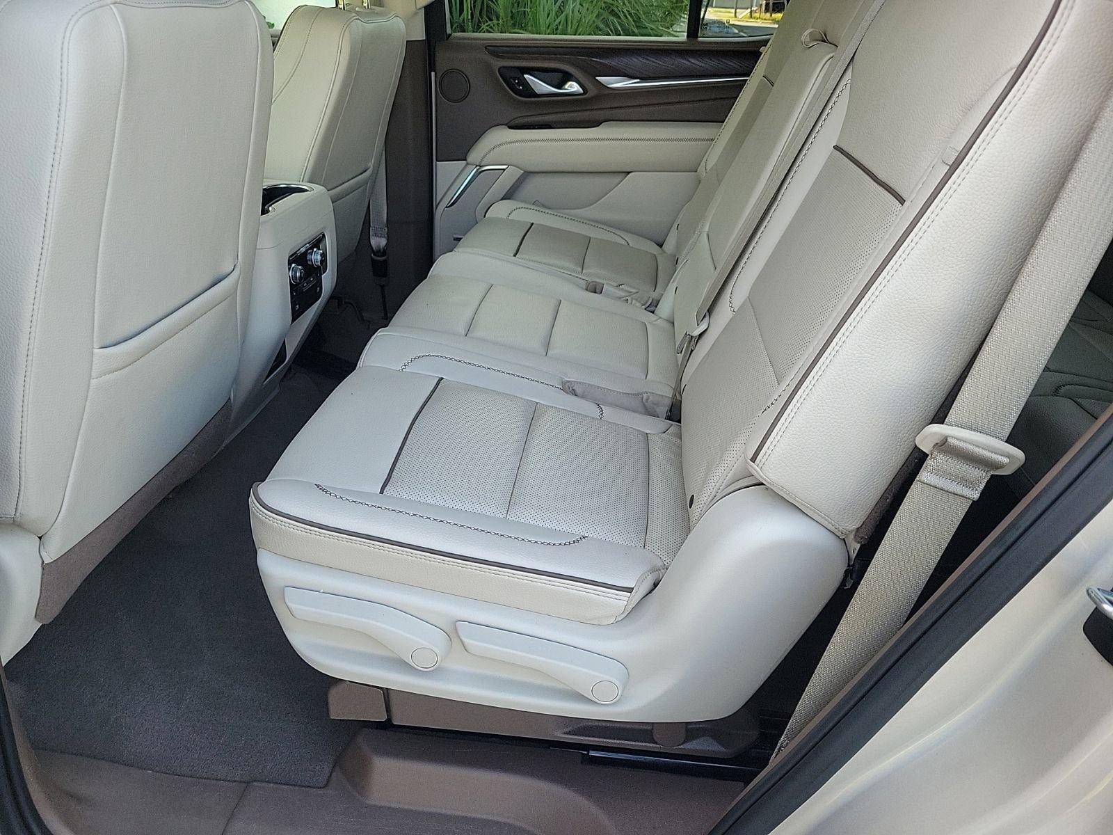 Used 2023 GMC Yukon Denali AWD/4WD image 16
