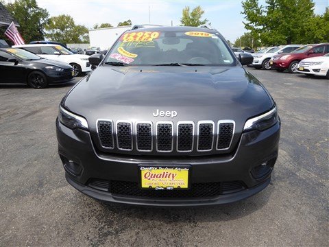 Used 2019 Jeep Cherokee Latitude Plus w/ Comfort/Convenience Group image 4
