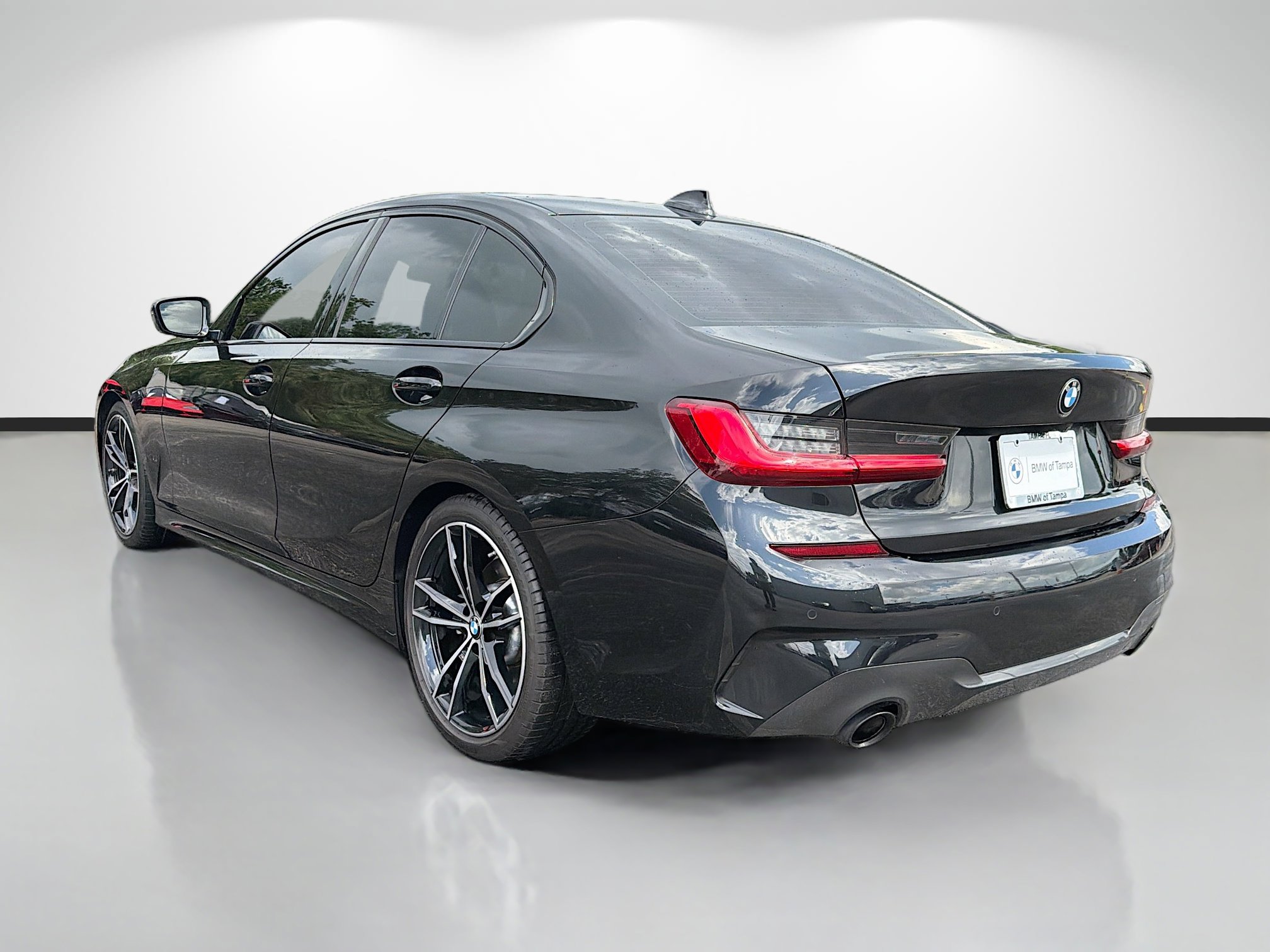 Used 2021 BMW 330i Sedan w/ M Sport Package RWD image 5