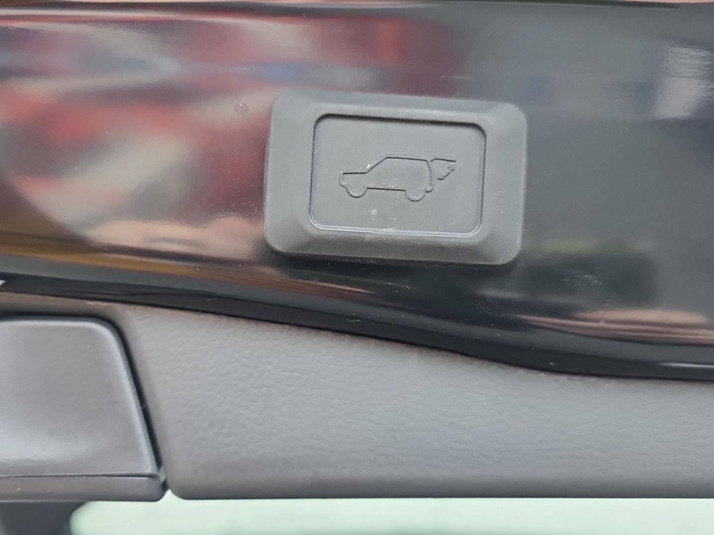 Used 2024 Toyota RAV4 XLE Premium image 35