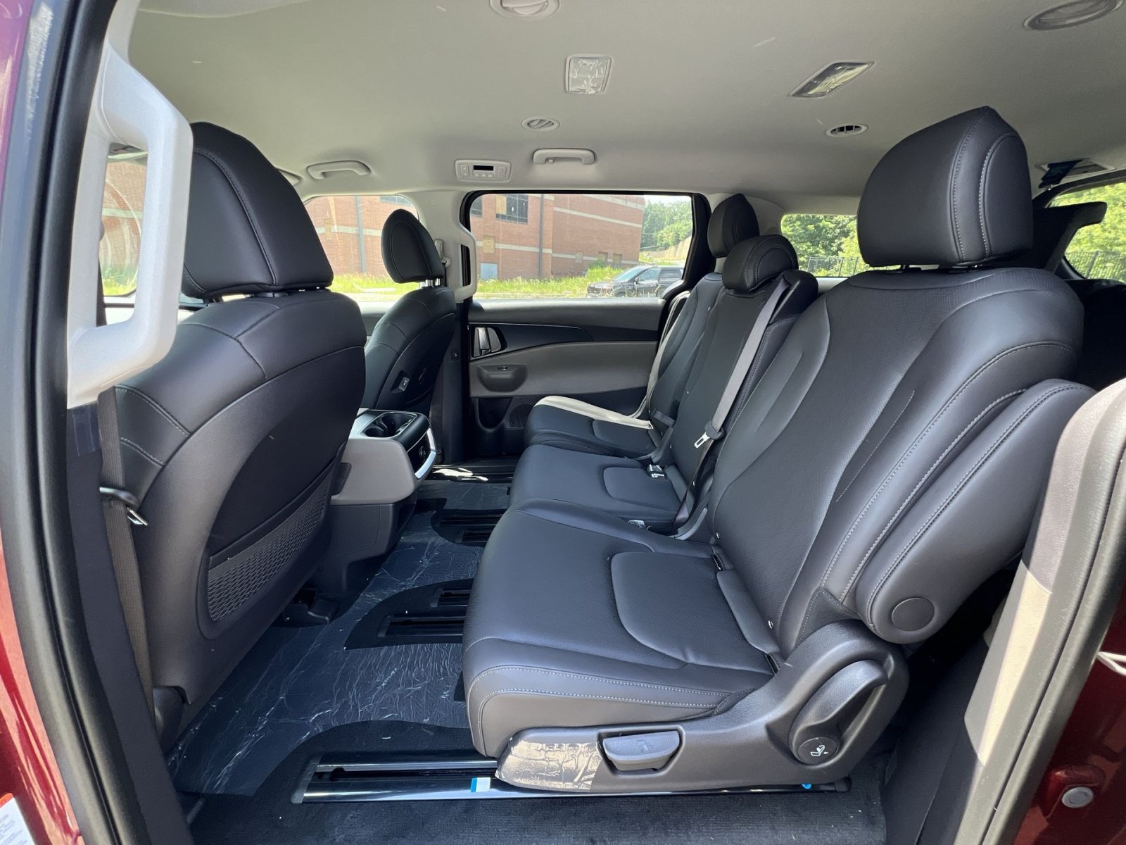 New 2026 Kia Carnival FWD image 32