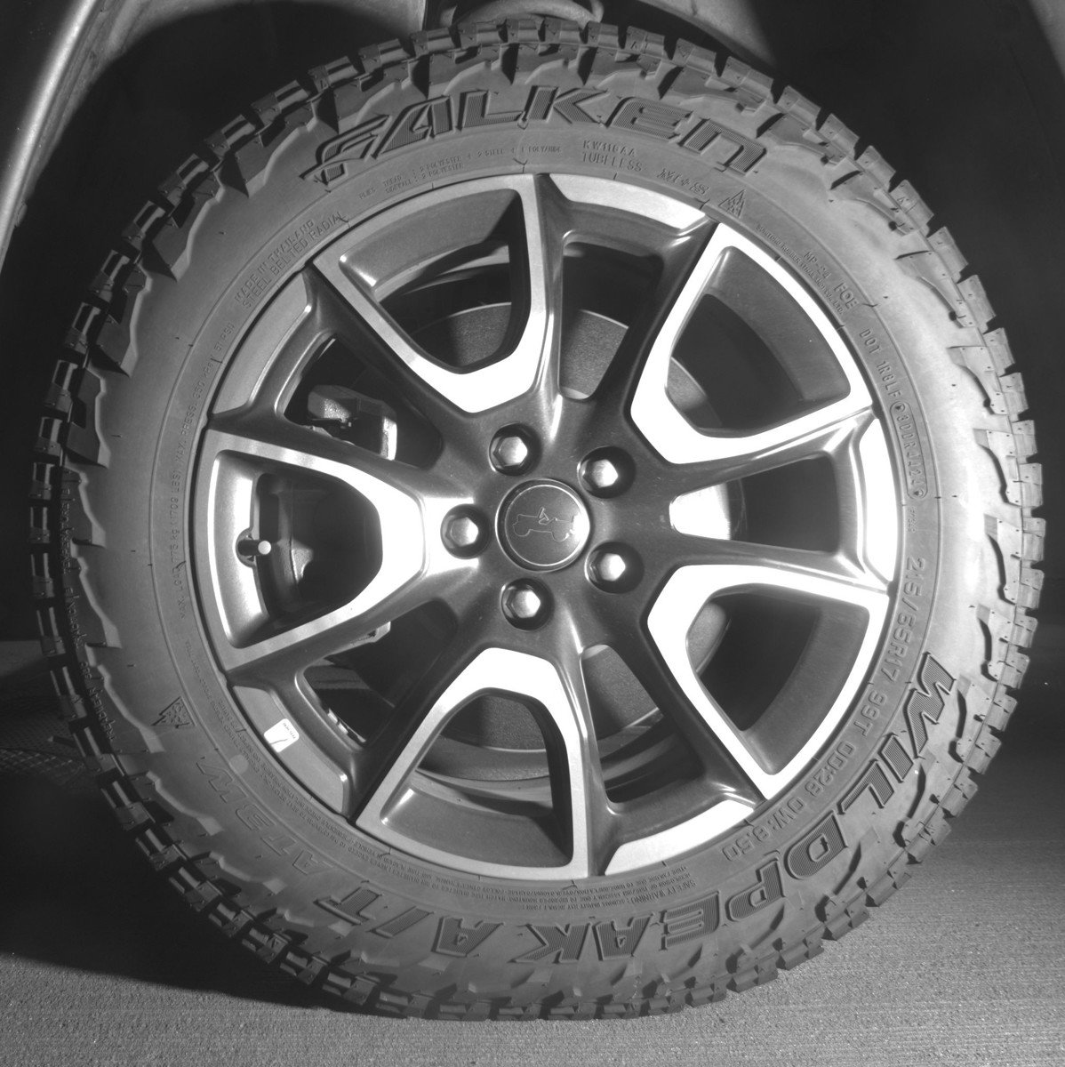 Used 2025 Jeep Compass Trailhawk image 12