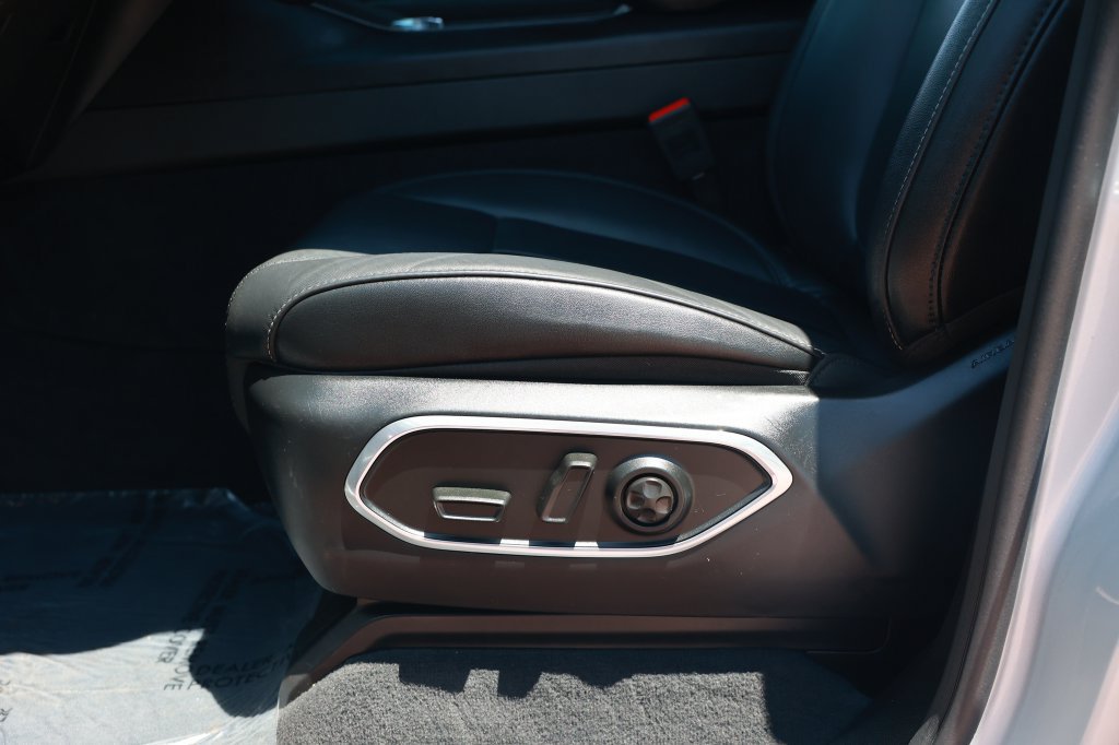 Certified 2023 Jeep Wagoneer Series II AWD/4WD image 20