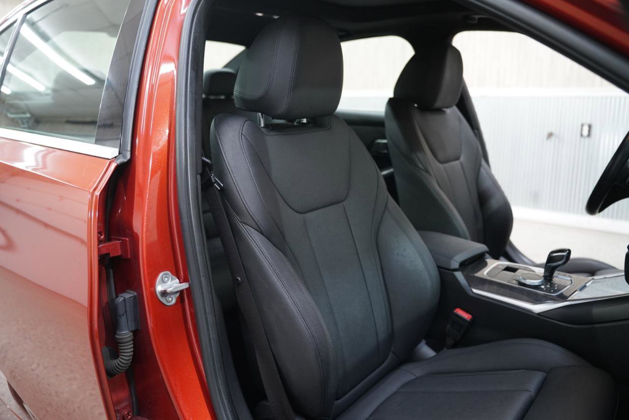 Used 2020 BMW 330i xDrive 330i xDrive Sedan North Americ w/ Convenience Package image 29