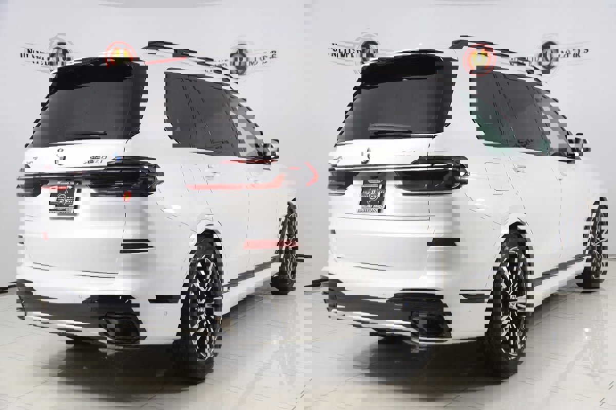 Used 2023 BMW X7 xDrive40i w/ M Sport Package image 3