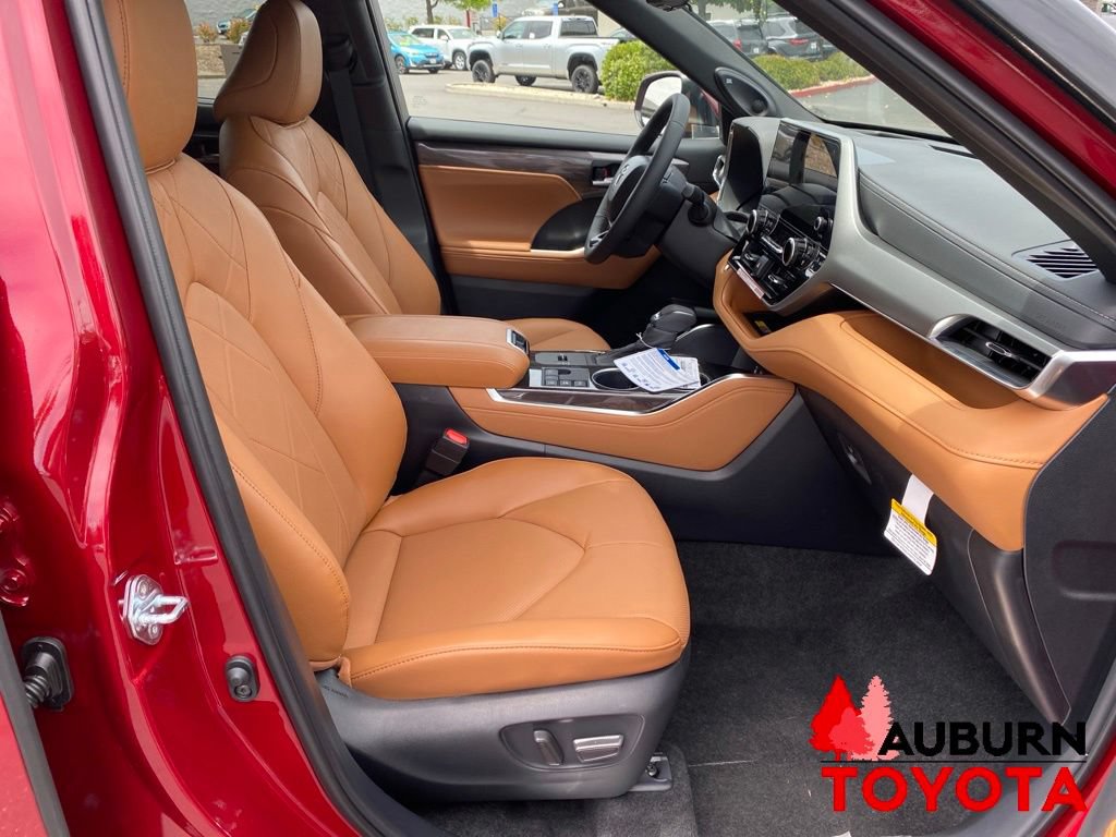 New 2026 Toyota Highlander Platinum AWD/4WD image 13