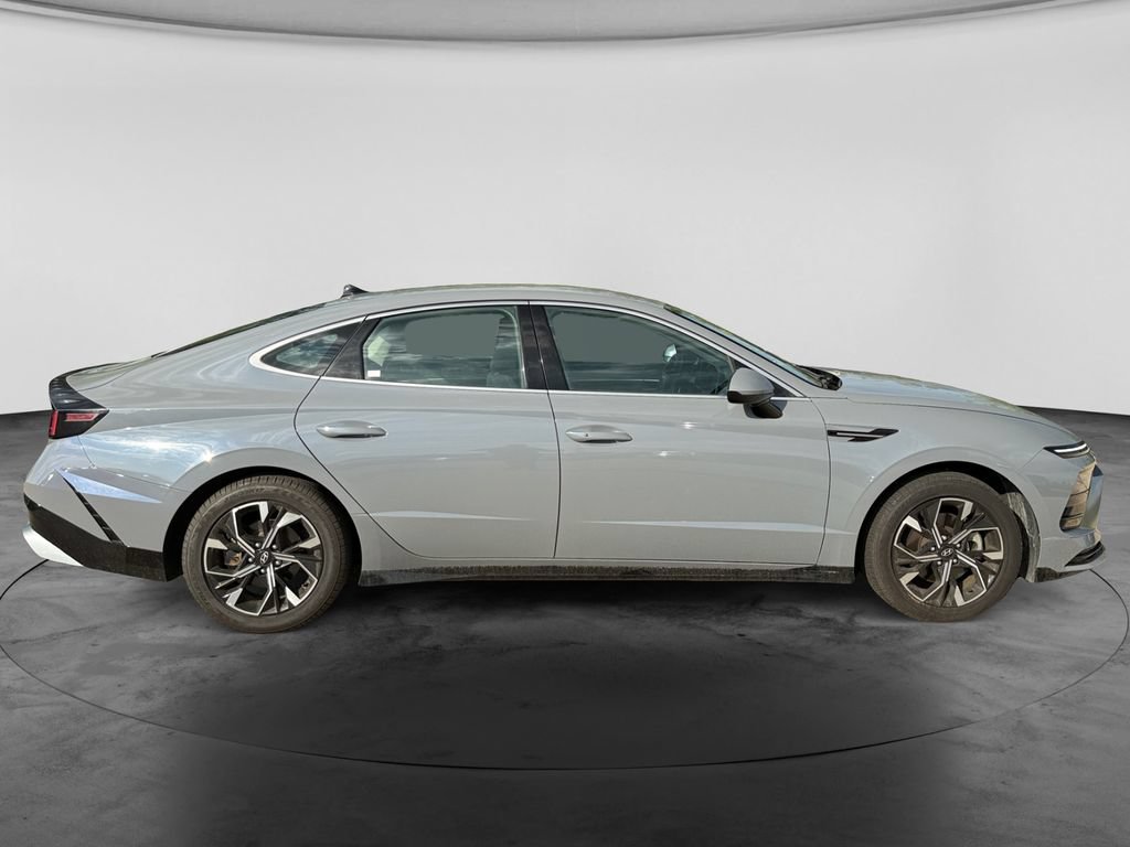 Used 2025 Hyundai Sonata SEL FWD image 11
