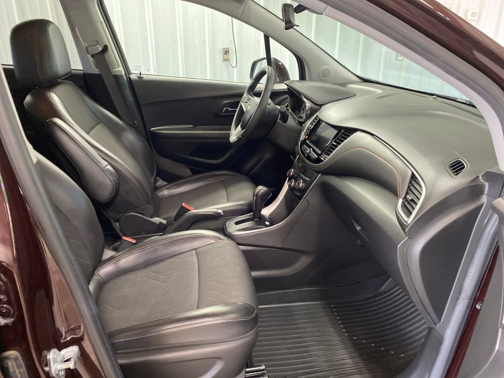 Used 2021 Chevrolet Trax LT w/ LT Convenience Package AWD/4WD image 21