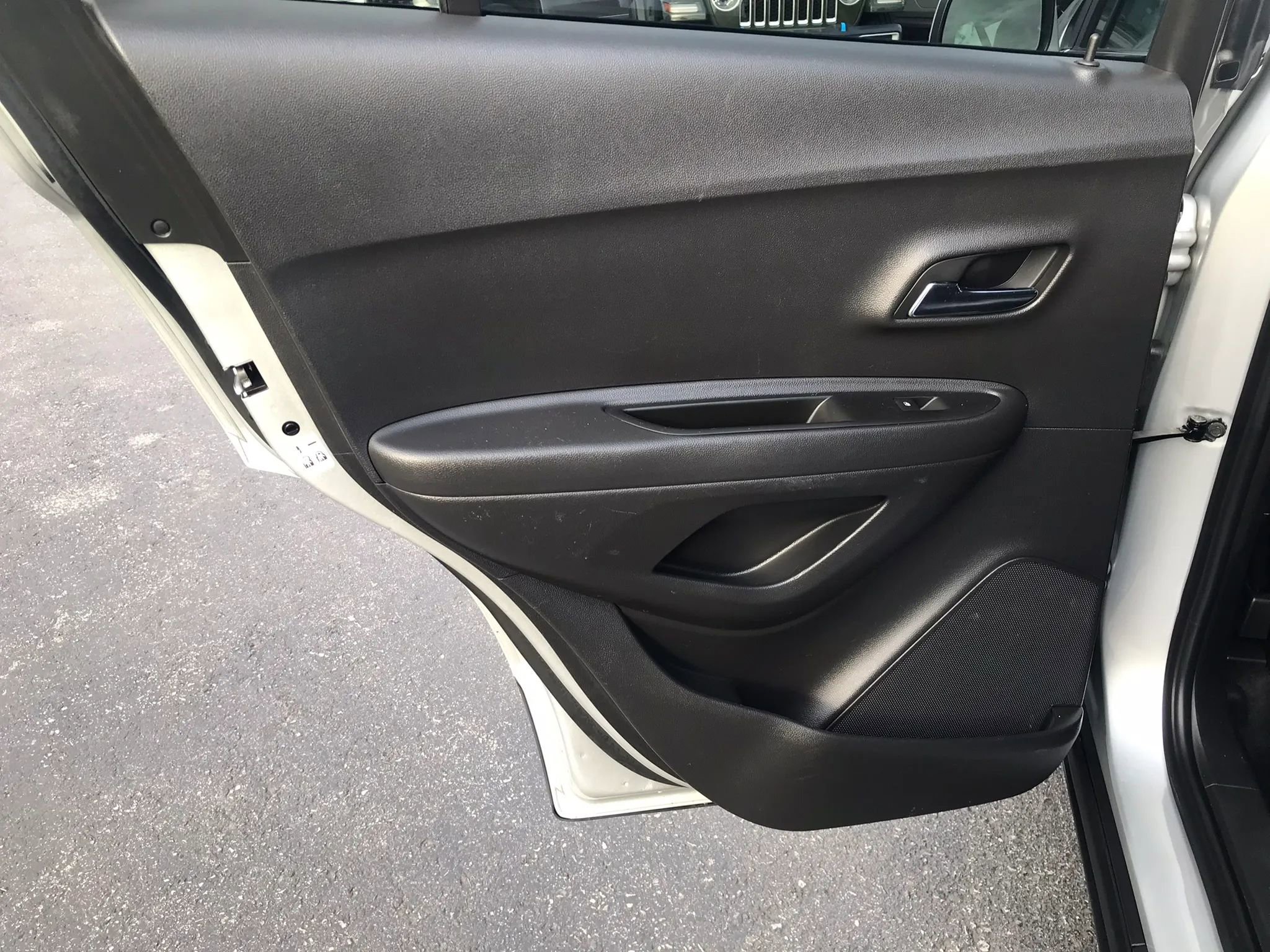 Used 2018 Chevrolet Trax LT w/ LT Convenience Package AWD/4WD image 29