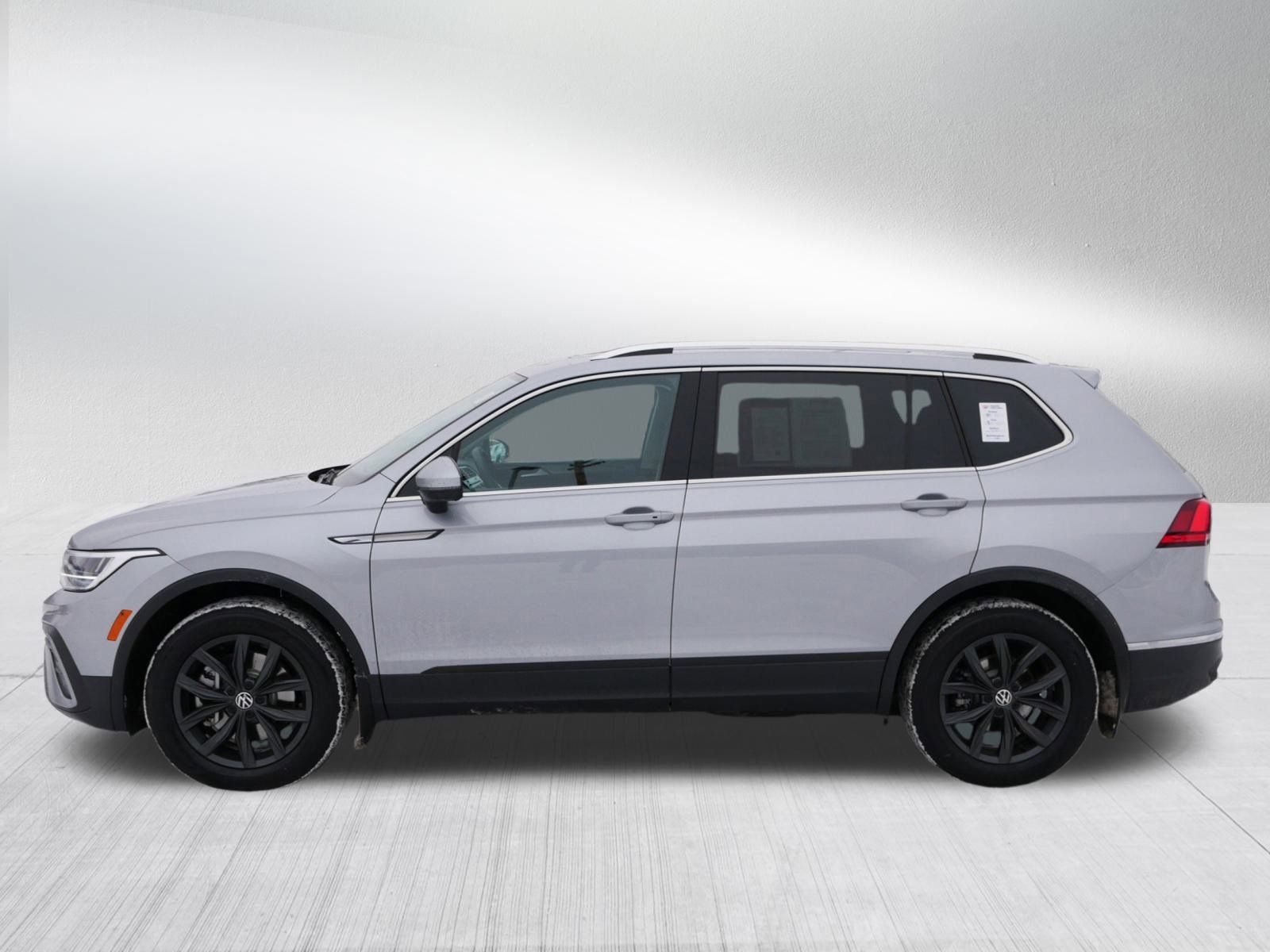 Certified 2024 Volkswagen Tiguan SE image 4