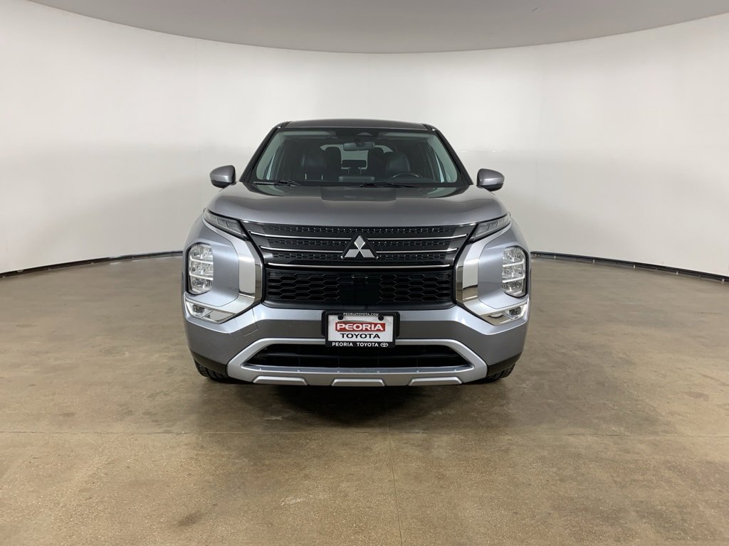 Used 2023 Mitsubishi Outlander SE image 3