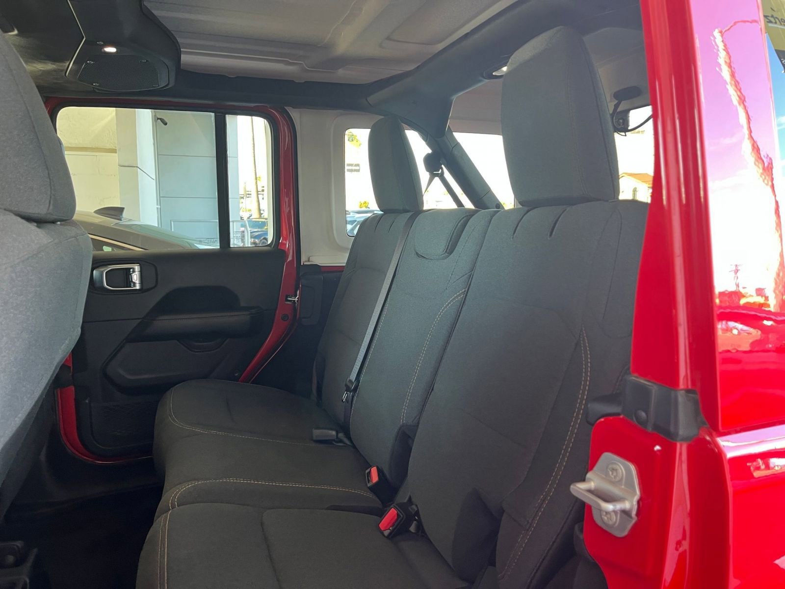 Used 2025 Jeep Wrangler Sahara image 25