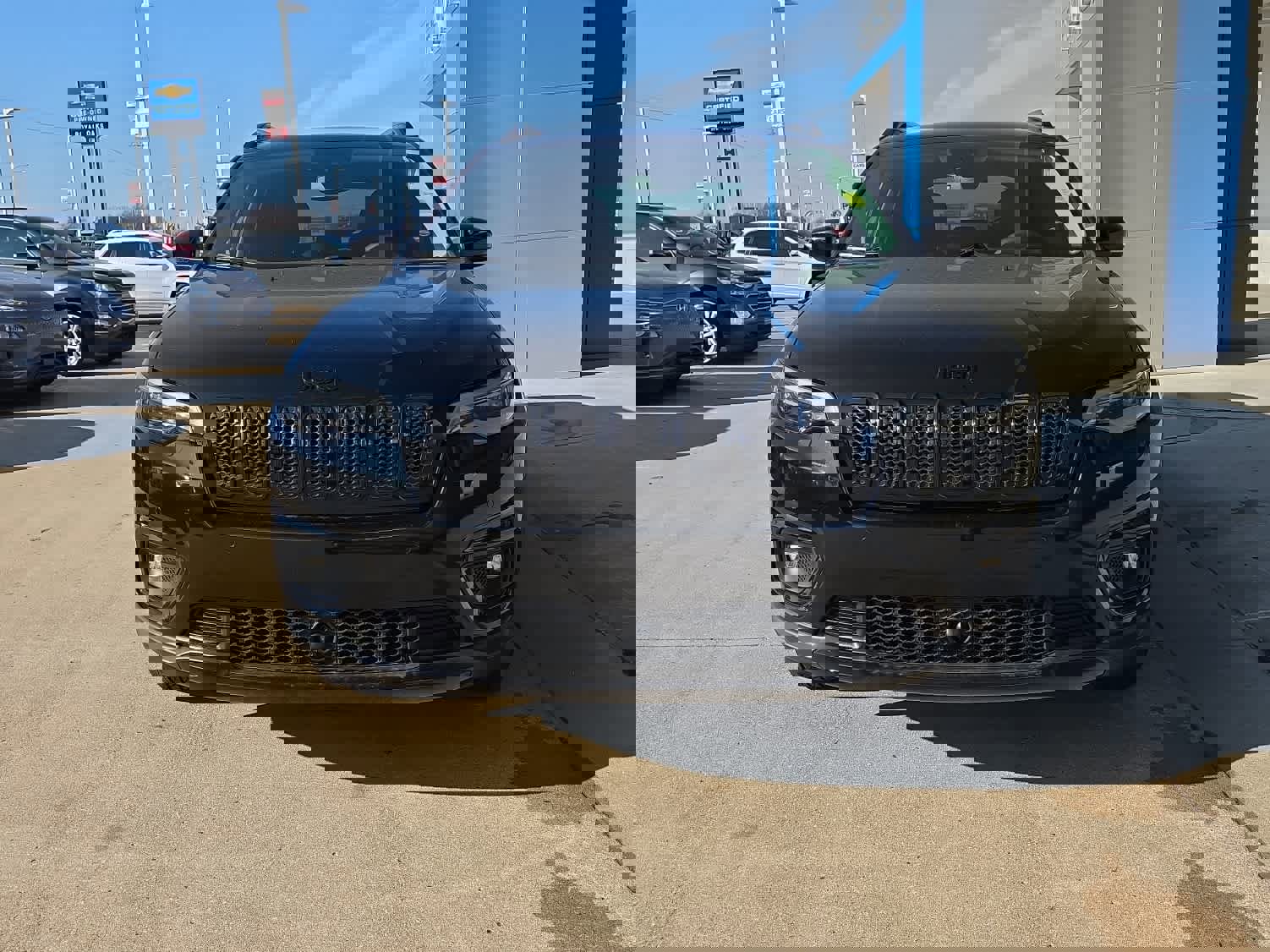 Used 2023 Jeep Cherokee Altitude Lux image 3