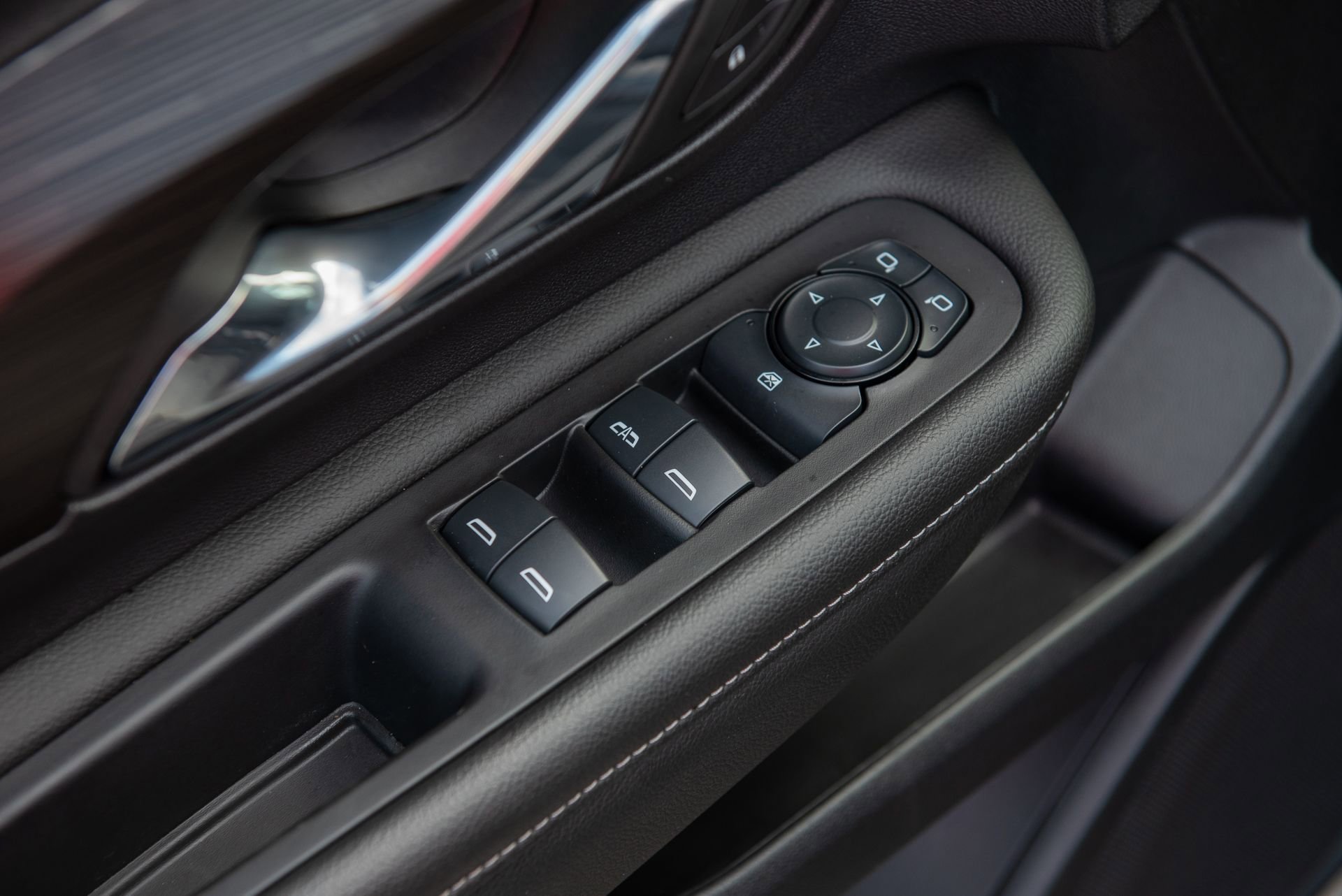 Used 2024 GMC Terrain SLE w/ Driver Convenience Package image 25