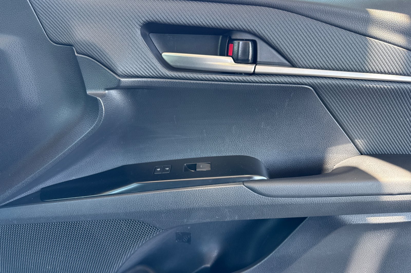 Used 2025 Toyota Camry SE FWD image 26