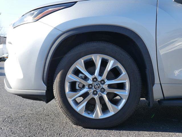 Used 2021 Toyota Highlander Limited image 12