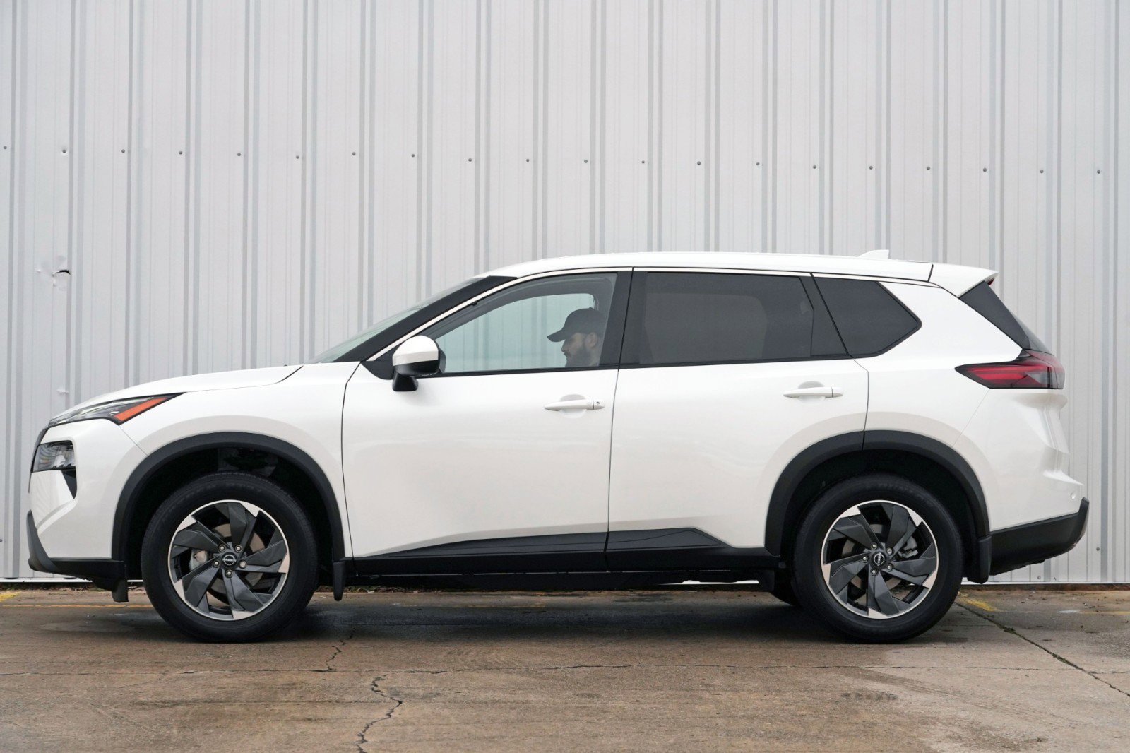 Used 2024 Nissan Rogue SV image 8