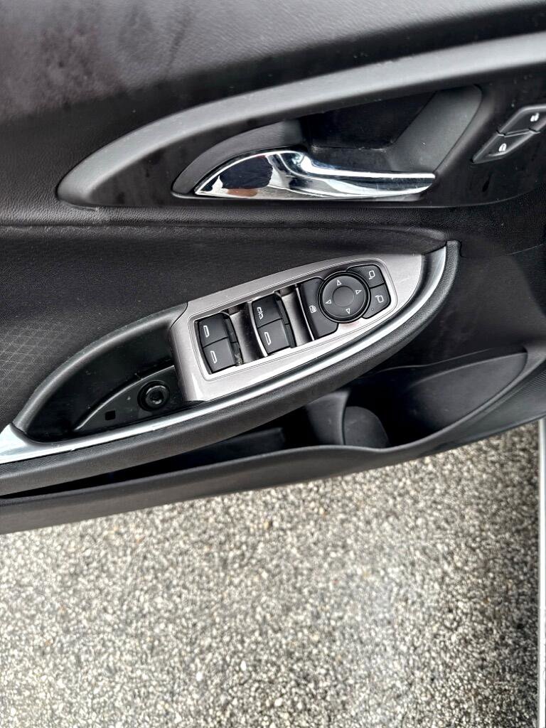 Used 2021 Chevrolet Malibu LT image 4