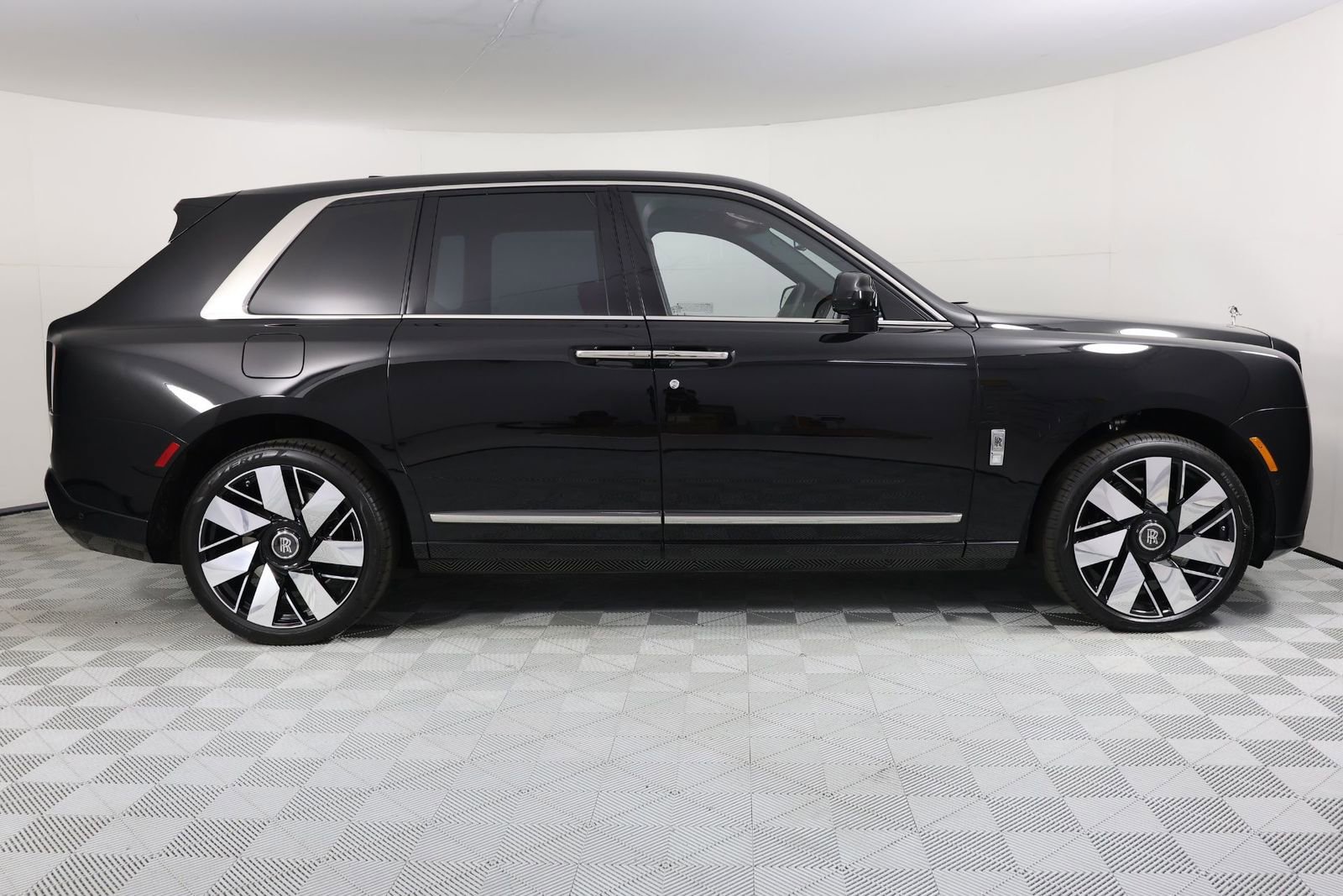 New 2026 Rolls-Royce Cullinan image 8