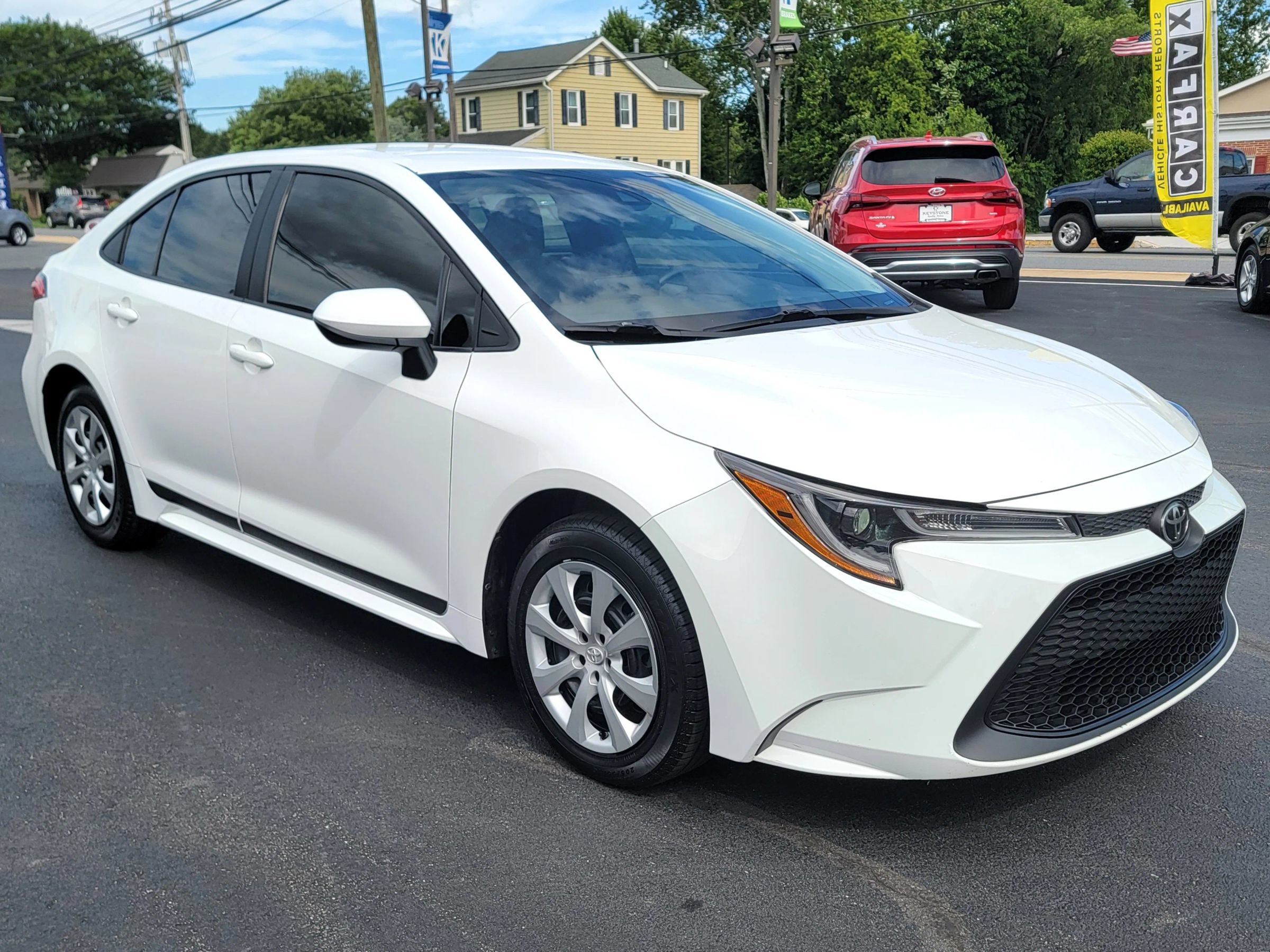 Used 2022 Toyota Corolla LE FWD image 3