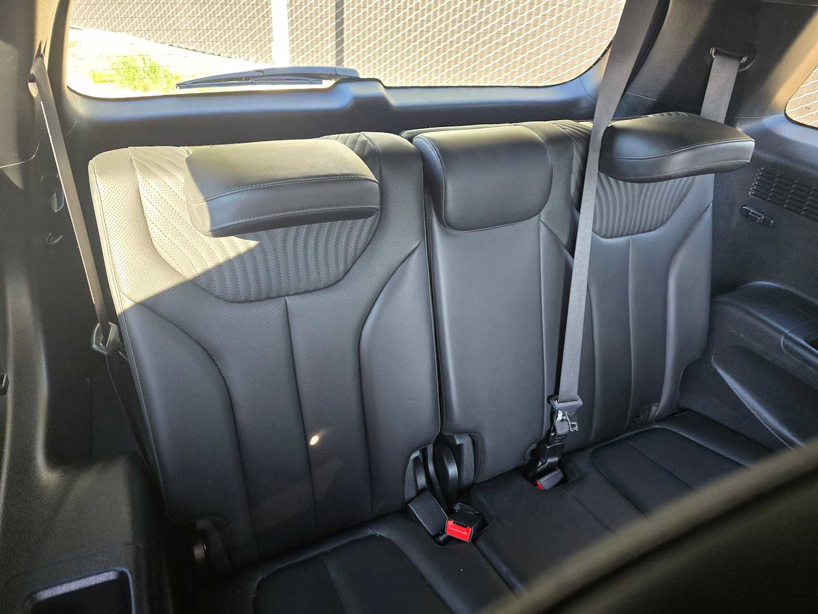 Used 2024 Hyundai Palisade Calligraphy image 16